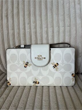 Authentic Coach Tech Wallet in Signature Canvas with Limited Edition Bee Print 🐝